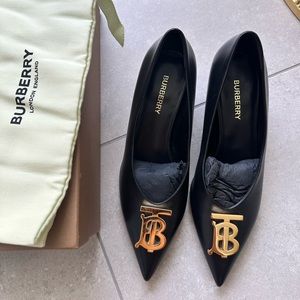 Burberry monogram motif point-toe pumps